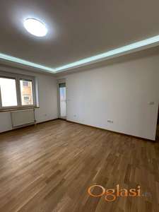 Odličan dvoiposoban stan na grbavici